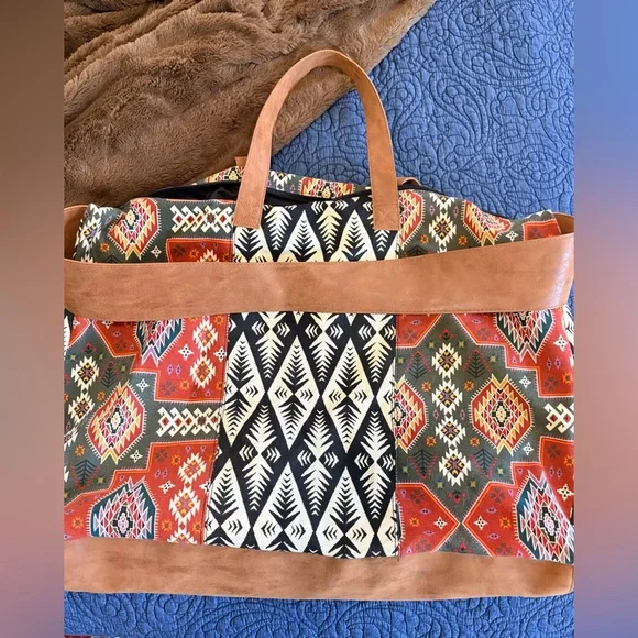 XXL Tote Bag with Brown Accents, by Twig & Arrow - Picture 4 of 8